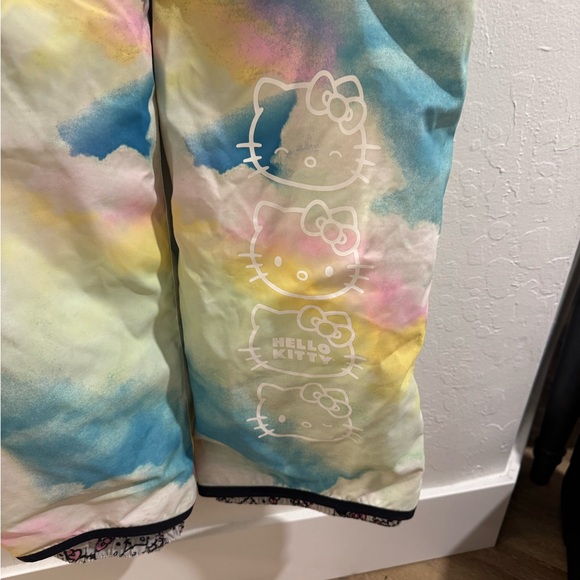 686 X Hello Kitty Women's snow bib - Picture 6 of 7